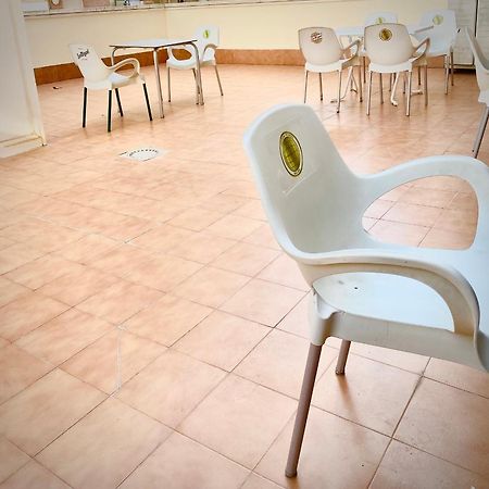 Roni Rooms サロウ エクステリア 写真