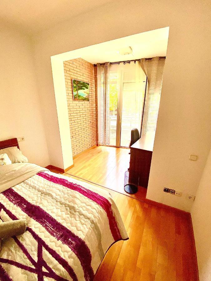 Roni Rooms サロウ エクステリア 写真